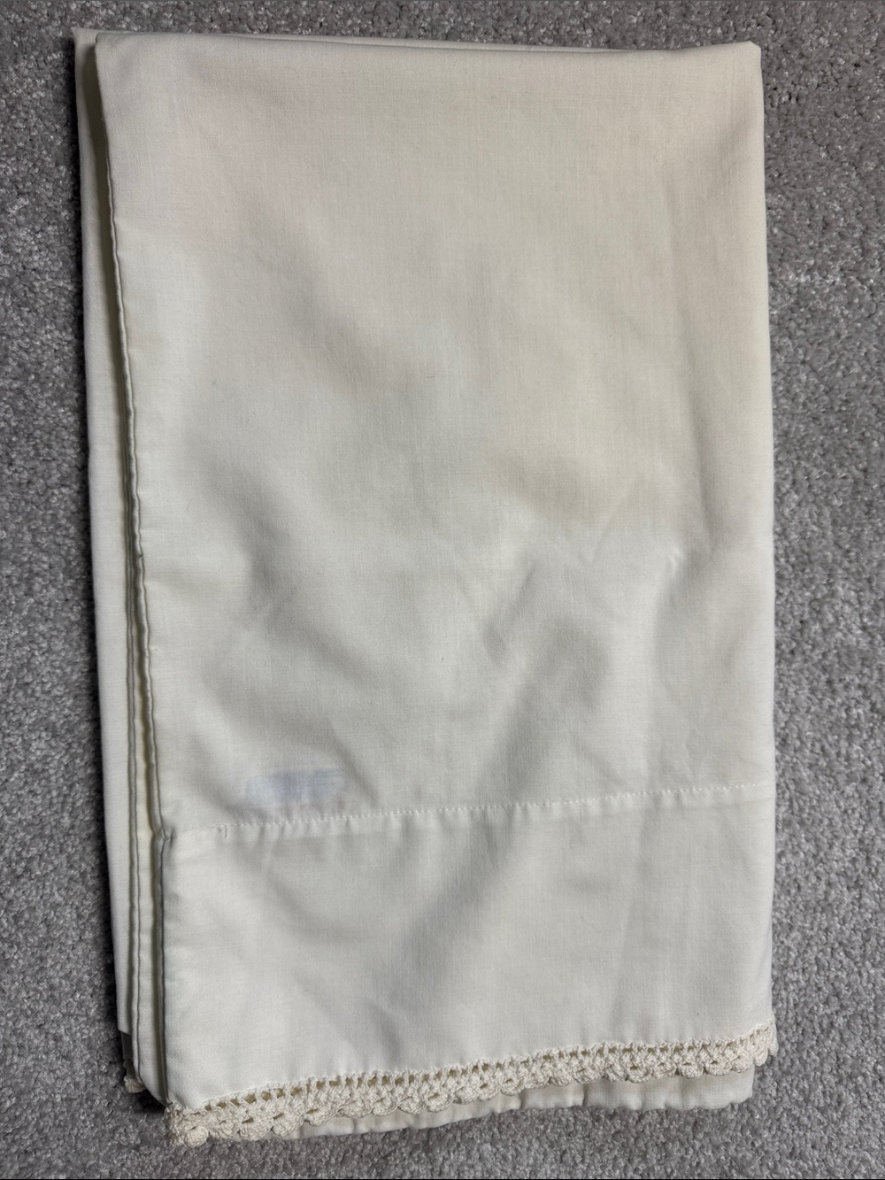 VINTAGE CANNON ROYAL FAMILY MUSLIN PILLOWCASE CROCHET TRIMMED FEATHERLITE USA
